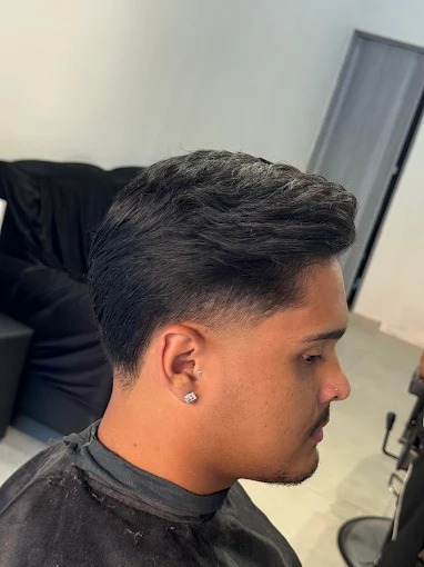 Corte social com fade e textura no topo