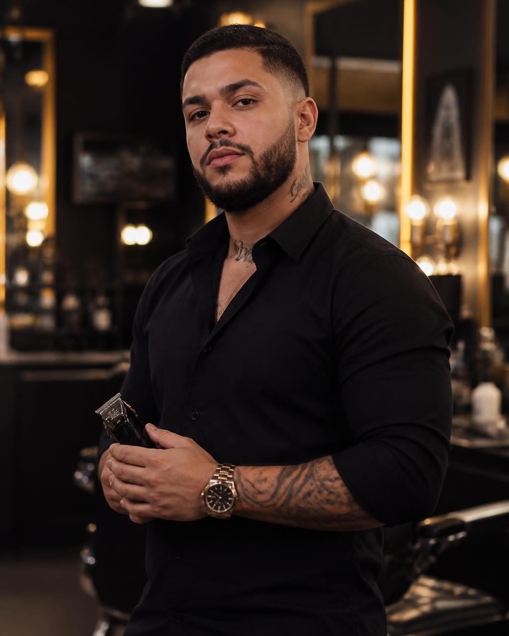 Davi, barbeiro da Jota's Barber